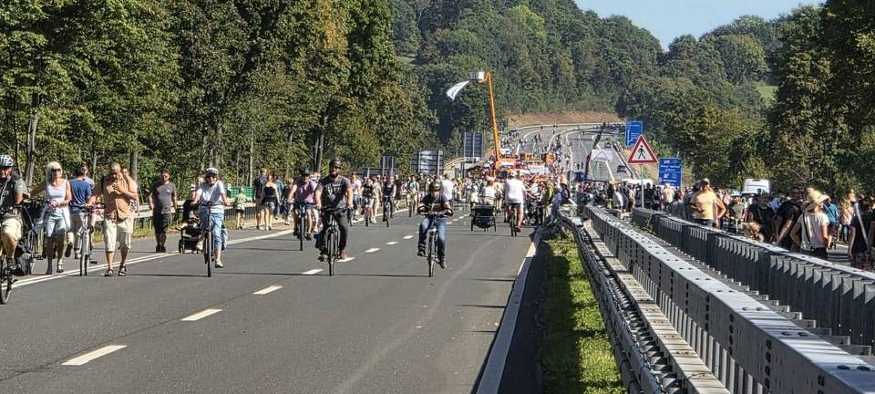 Haarbachtalbrücke an A544 wieder befahrbar