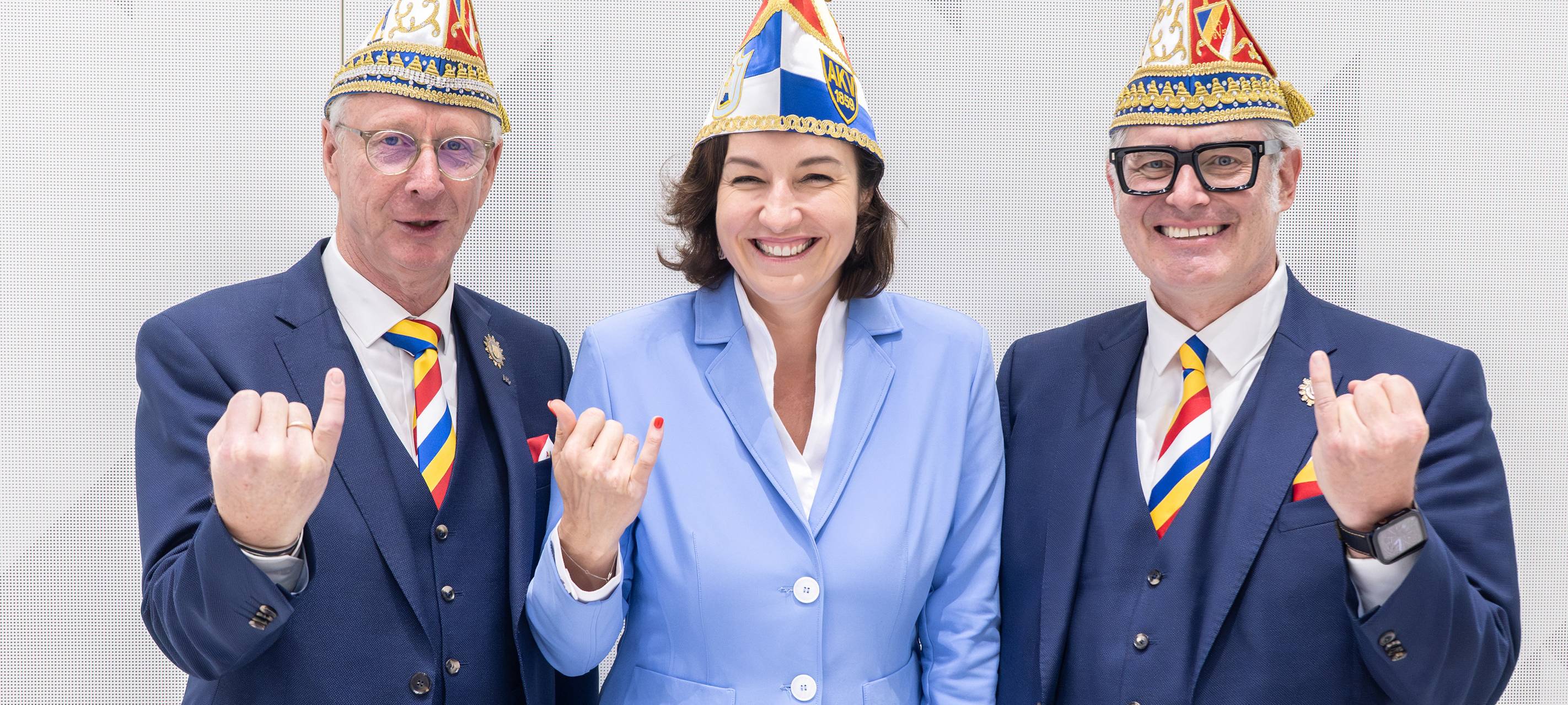 Dorothee Bär erhält AKV-Orden wider den tierischen Ernst