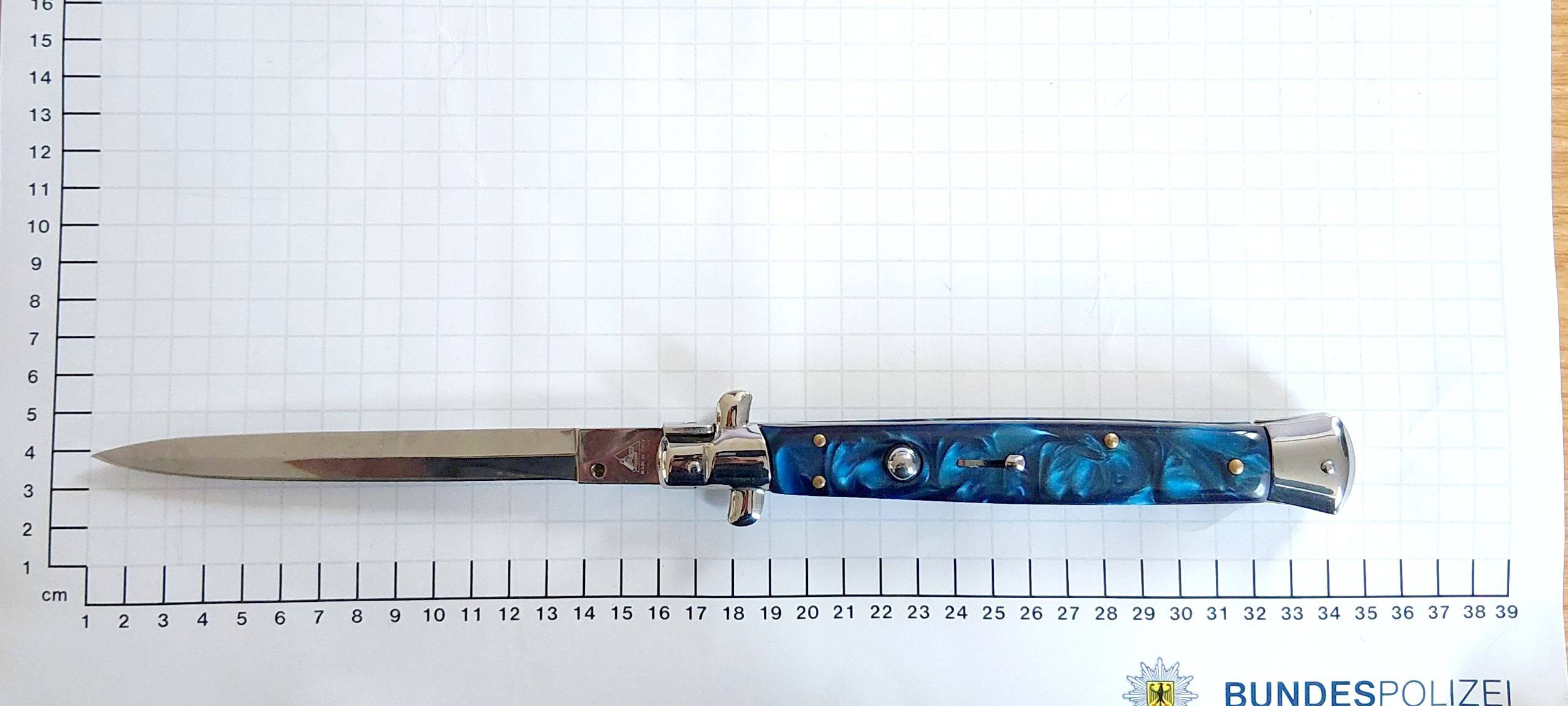 Bundespolizei findet verbotenes Springmesser