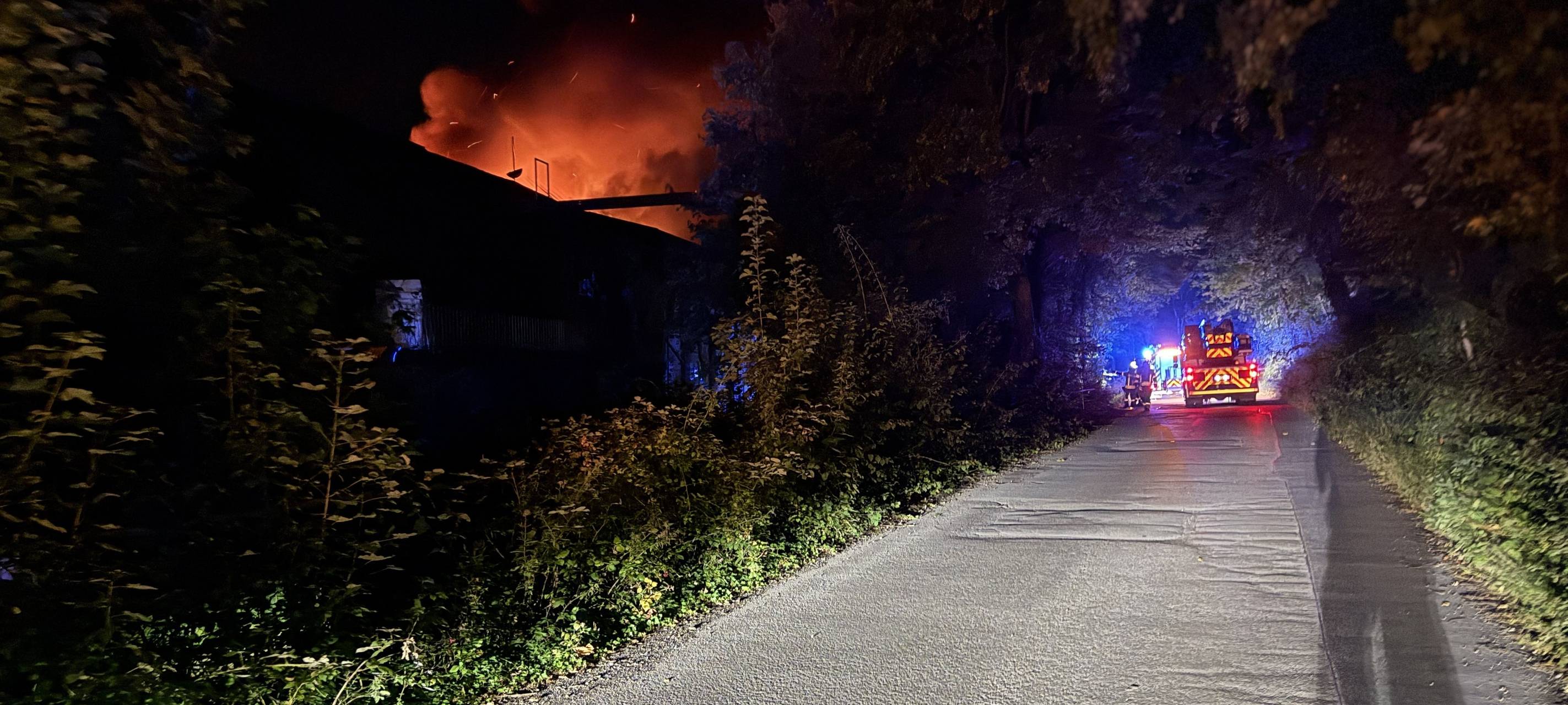 Eschweiler: Brand in alter Industriehalle