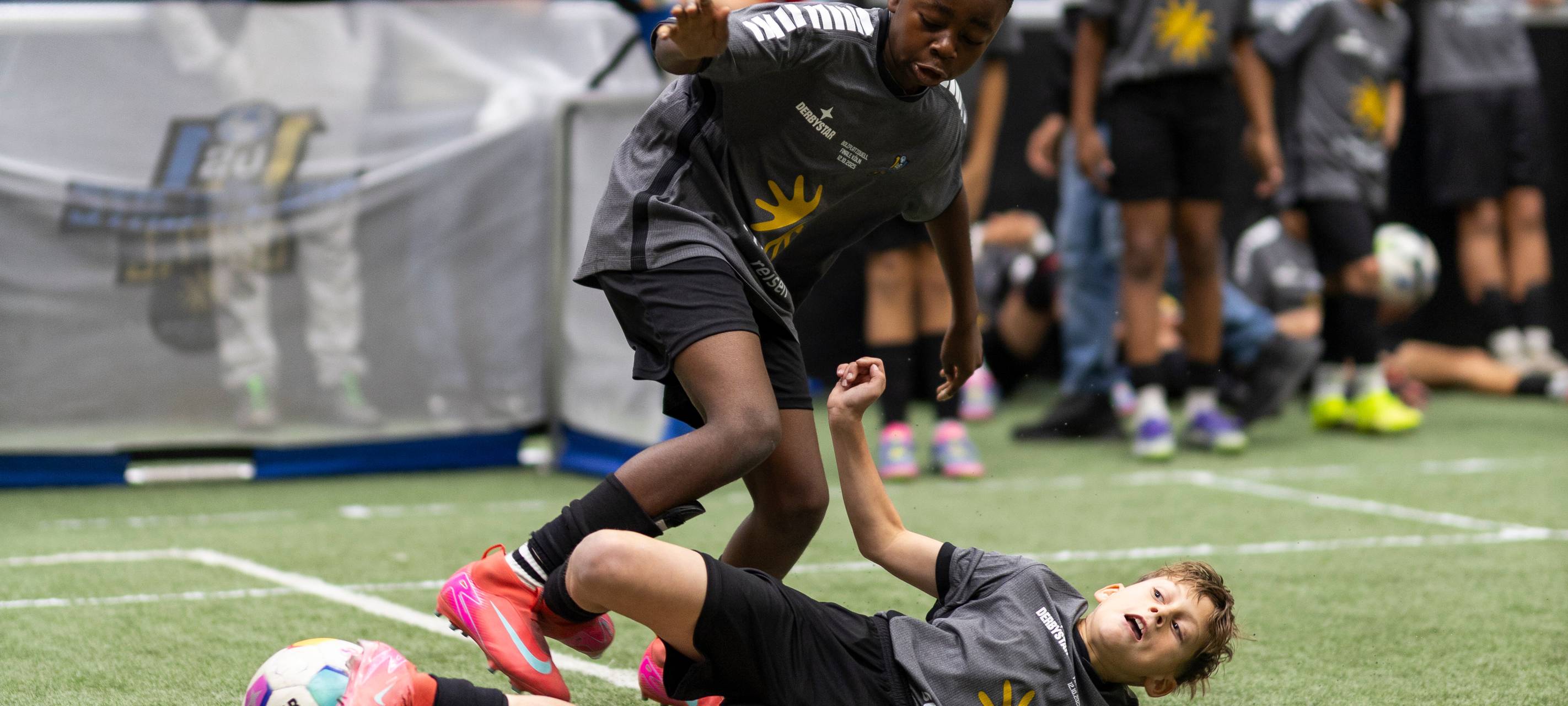 Bolzplatz-Duell: Aachen vorne