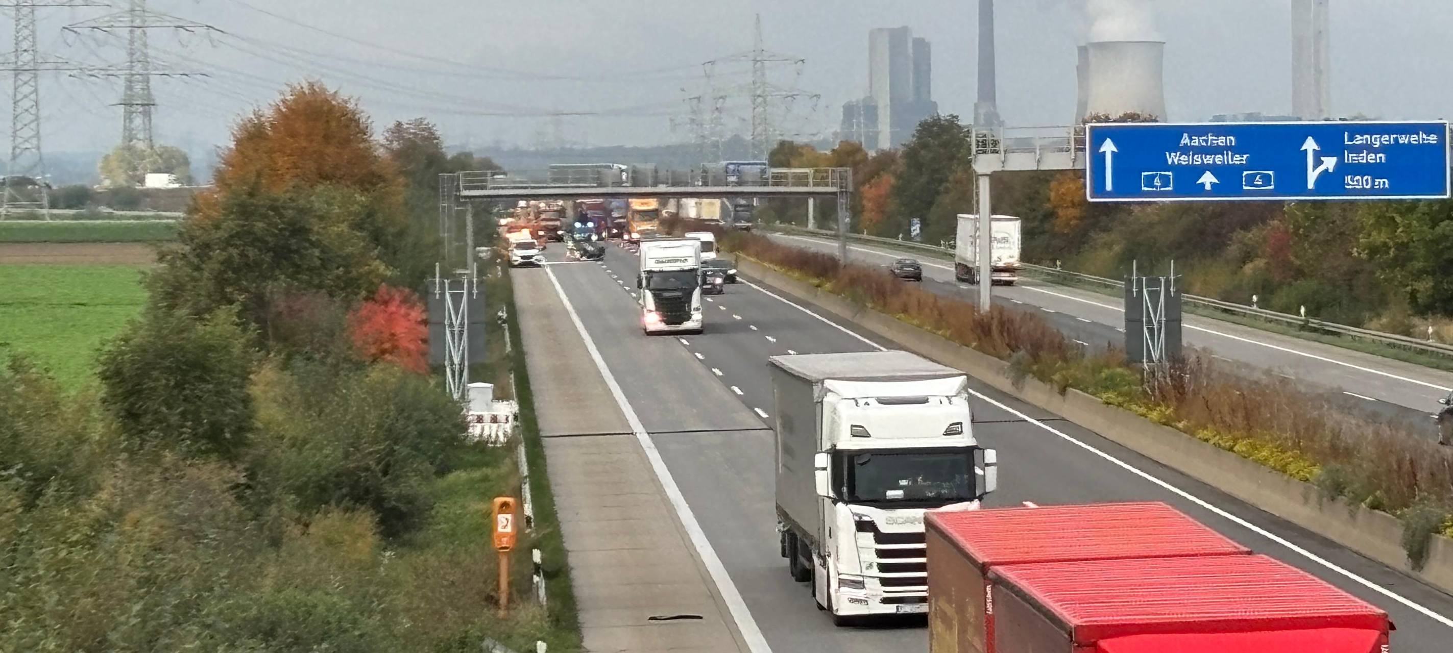 Stau nach Unfall auf A4