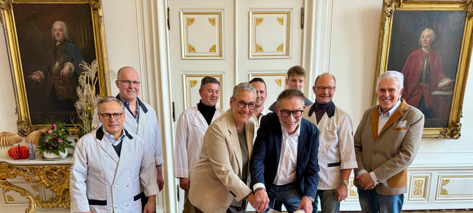 Anschnitt im Rathaus: Es gibt wieder Weihnachtsleberwurst