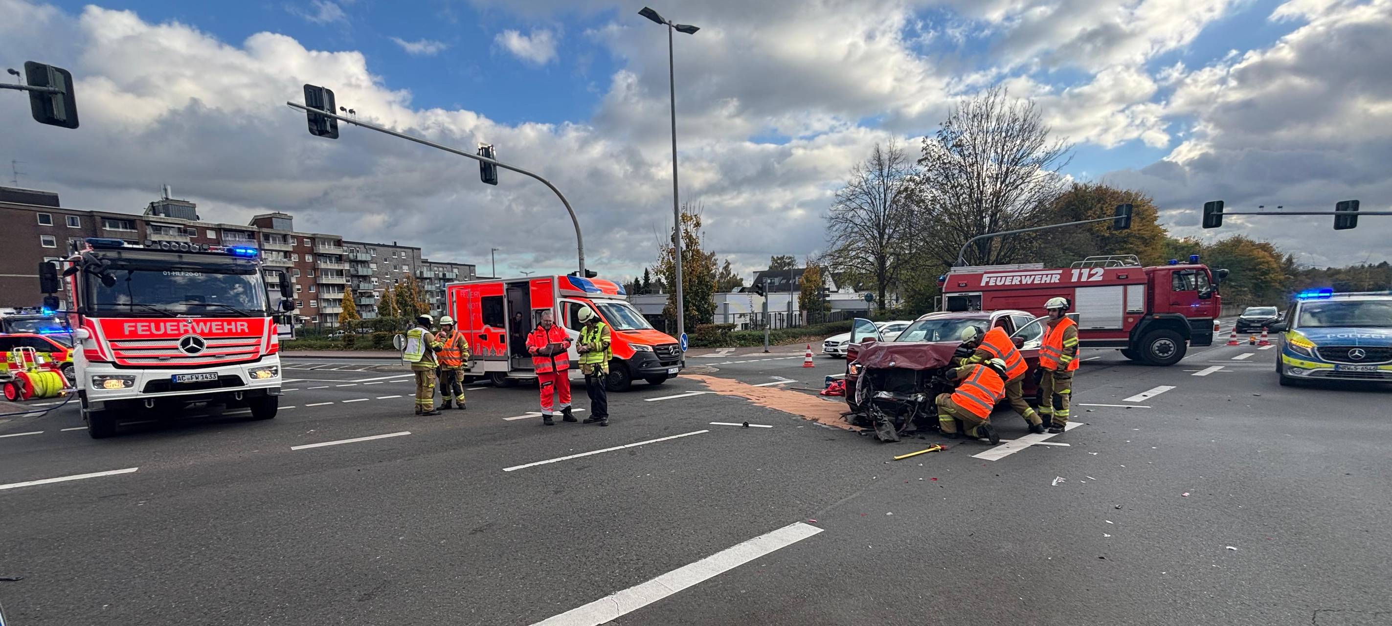 Alsdorf: Auto im Graben und Auffahrunfall mit 70 km/h
