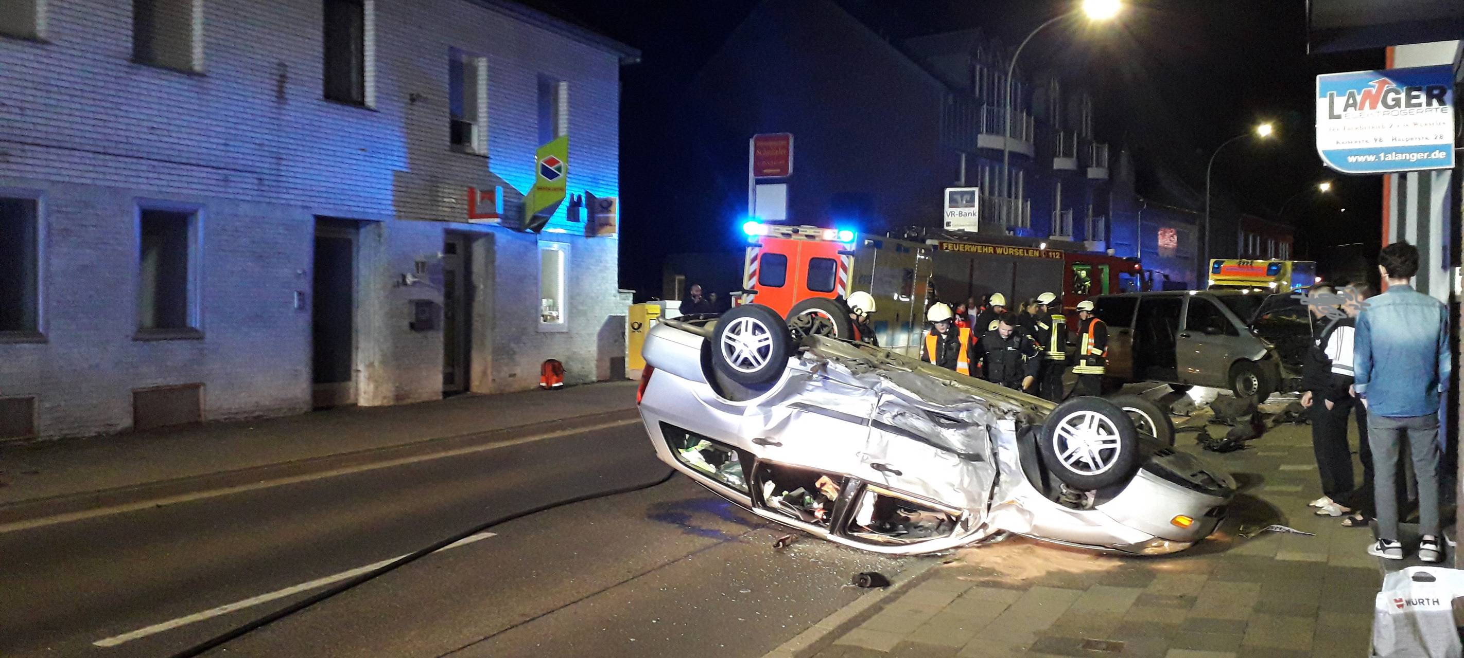 Unfall auf der Hauptstraße - Zwei Schwerverletzte