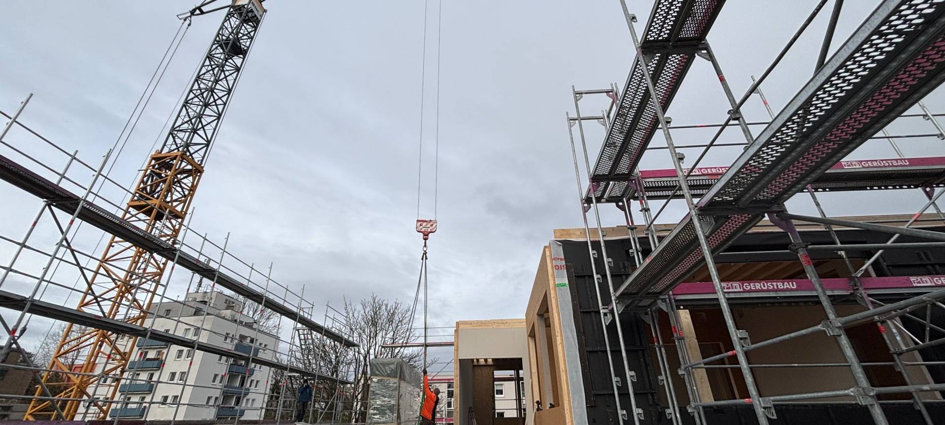 Neues Holz-Obergeschoss für Rhein-Maas-Gymnasium
