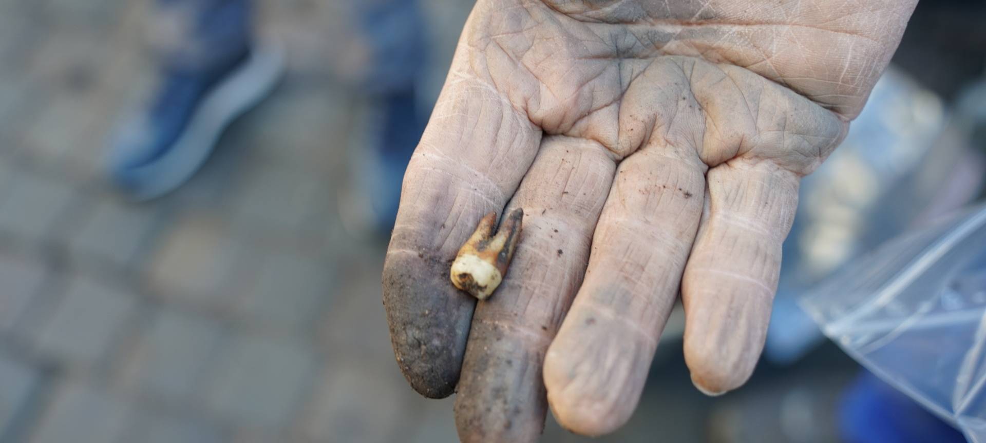 Archäologen am Münsterplatz in Aachen