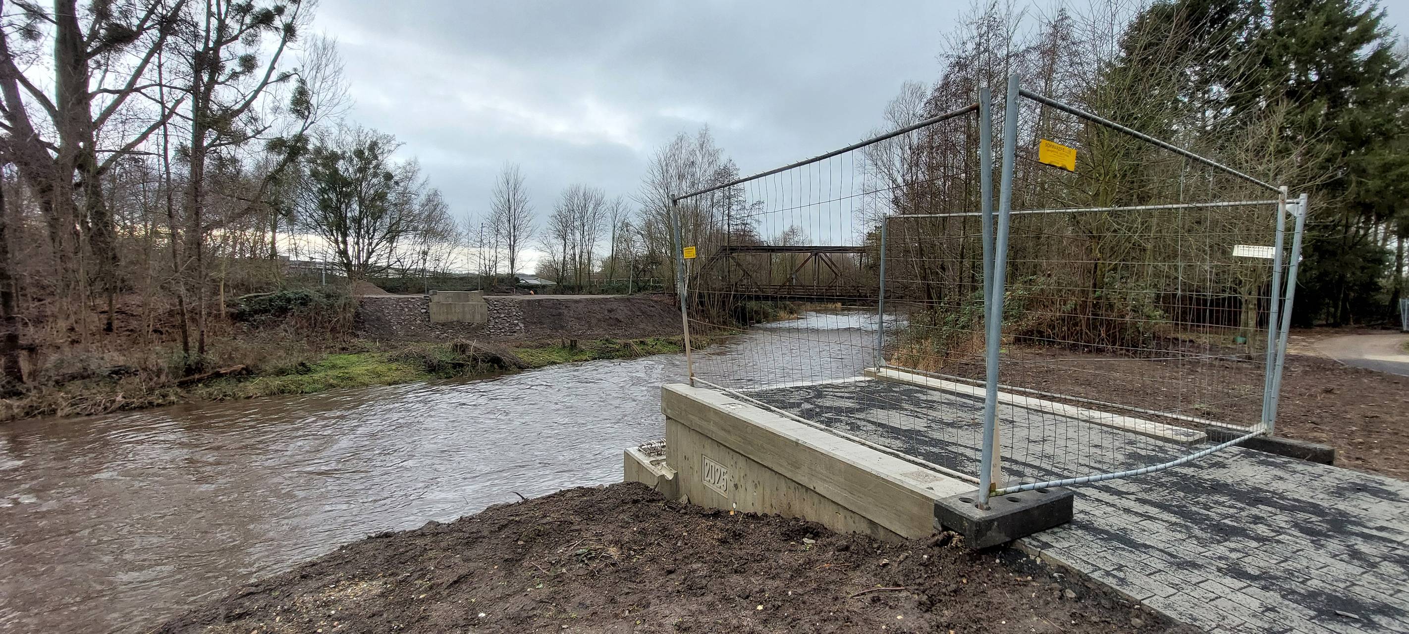 Neue Inde-Brücke in Weisweiler fast fertig