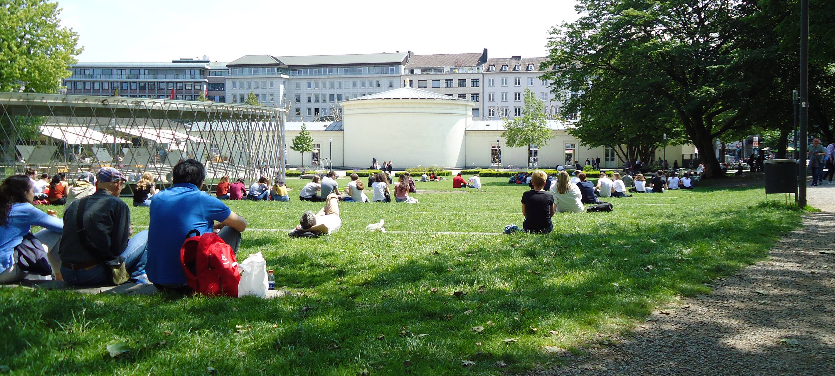 Stadt berät über Weihnachtsmarkthütte im Elisengarten