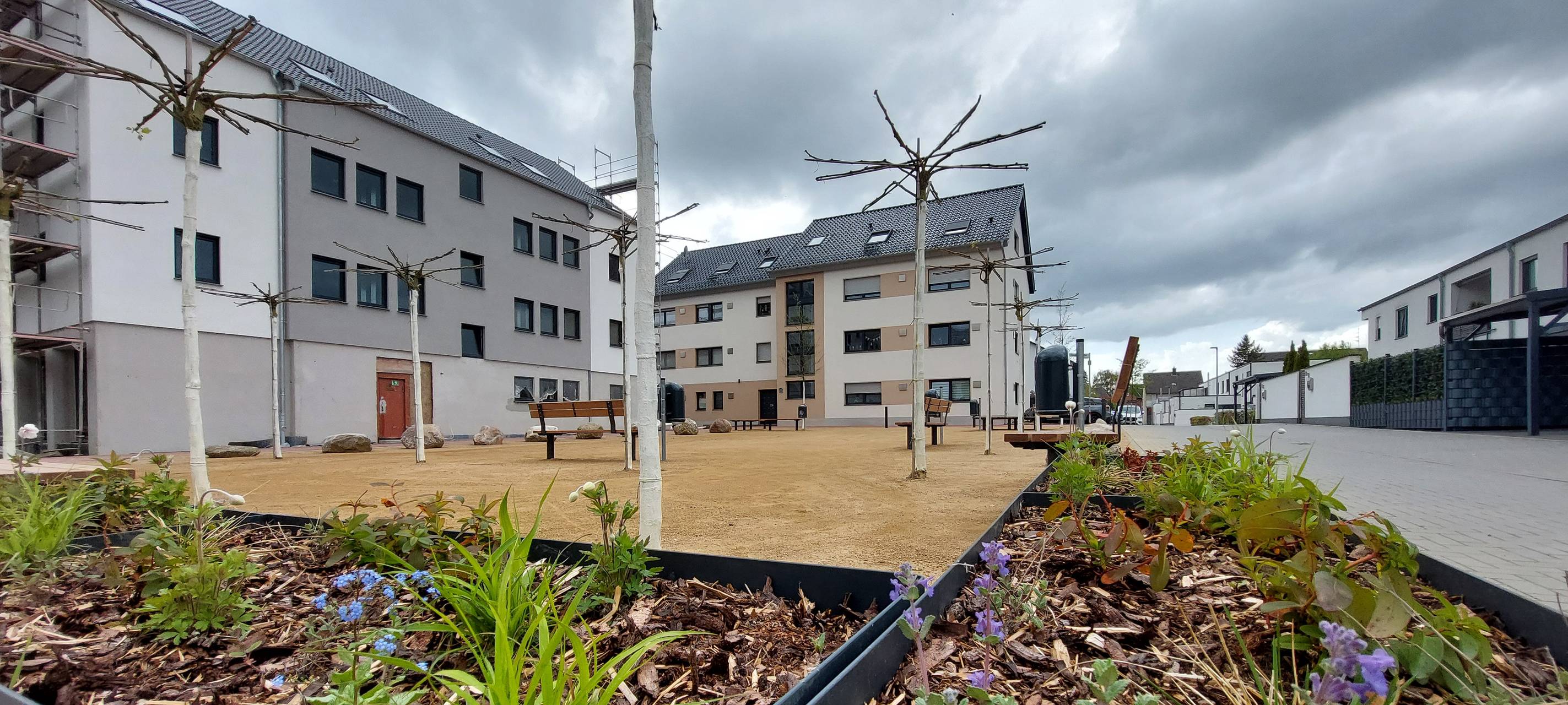 Quartiersplatz "Neue Höfe" in Dürwiß fertig