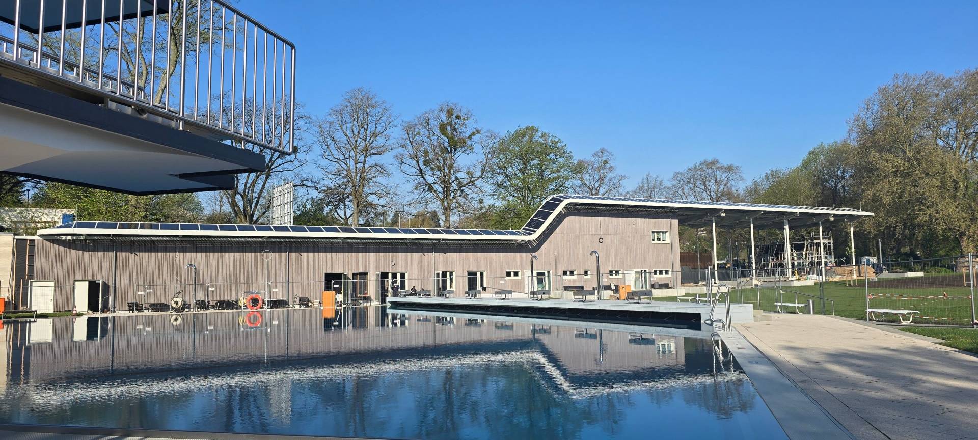 Freibad Hangeweiher öffnet mit neuem Hauptgebäude