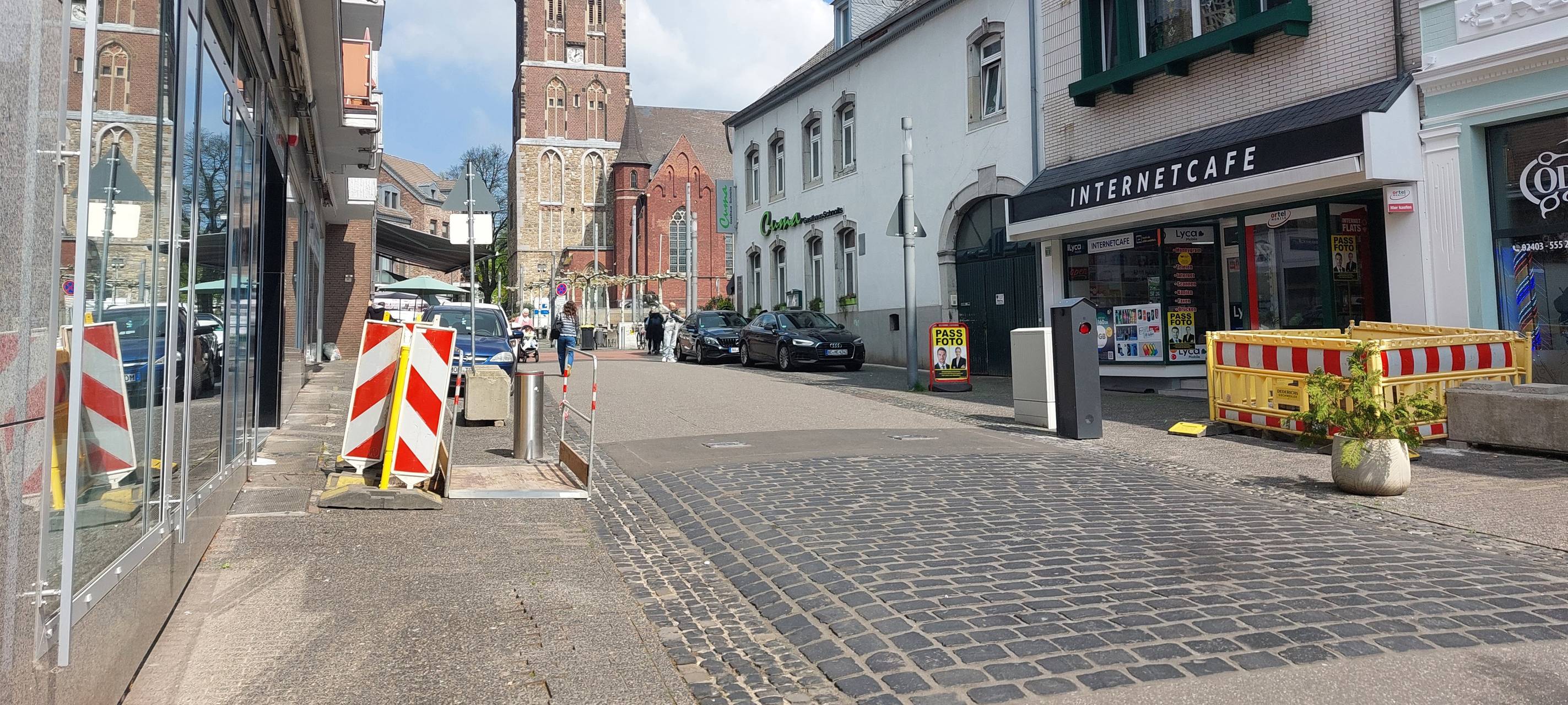 Jetzt auch feste Poller für den Markt in Eschweiler