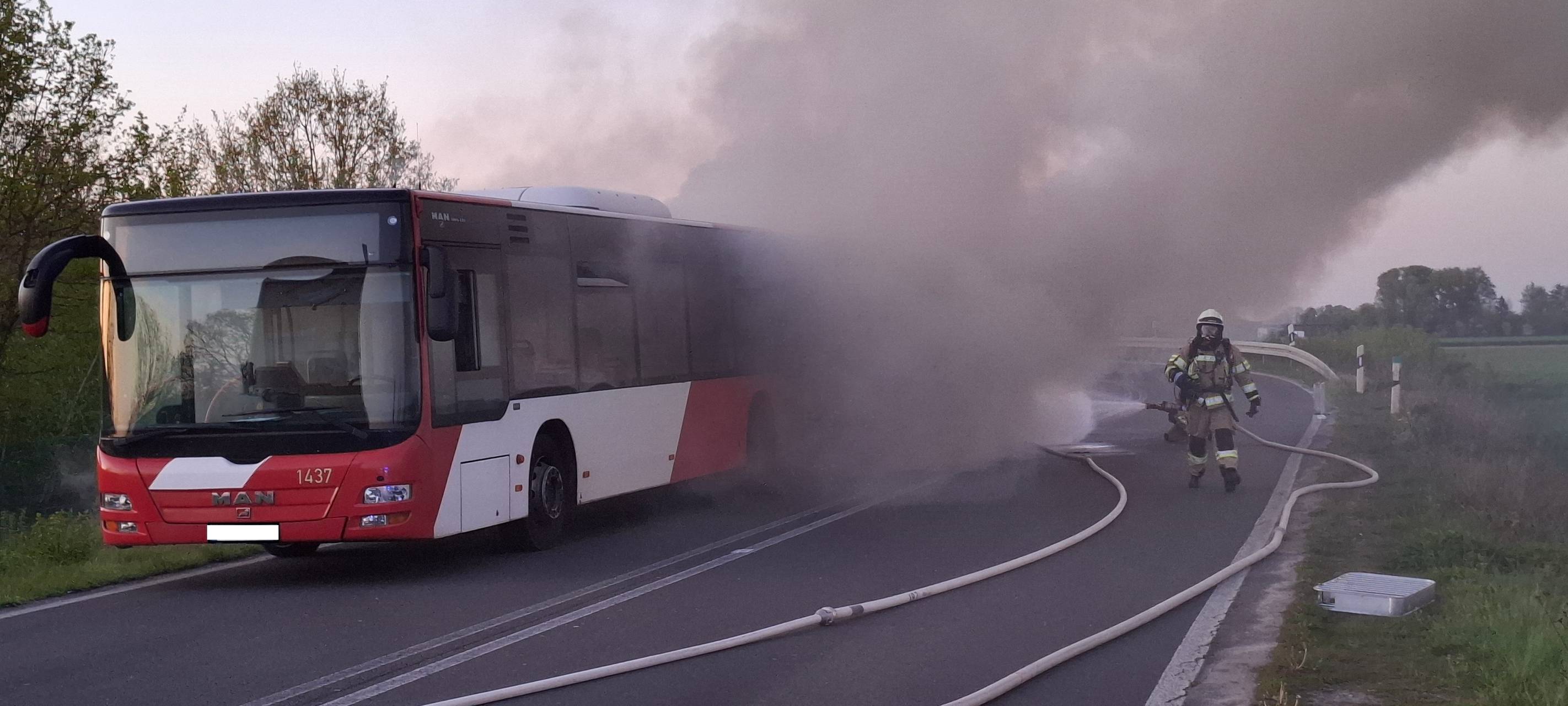 Busbrand an der A44