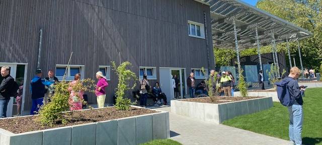Freibadsaison startet mit neuem Hauptgebäude