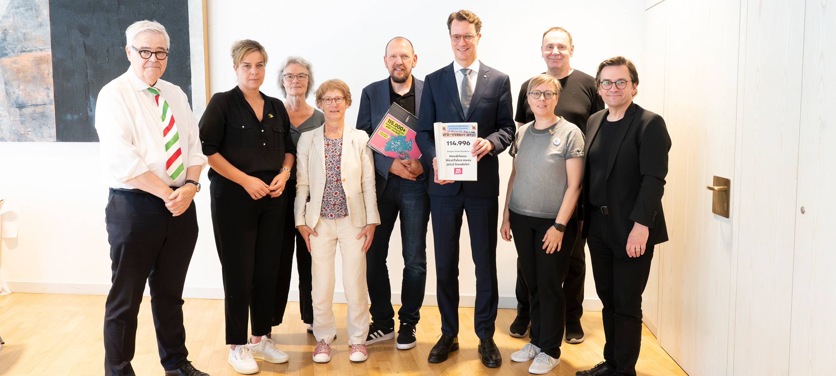 Omas kämpfen für AfD-Verbot