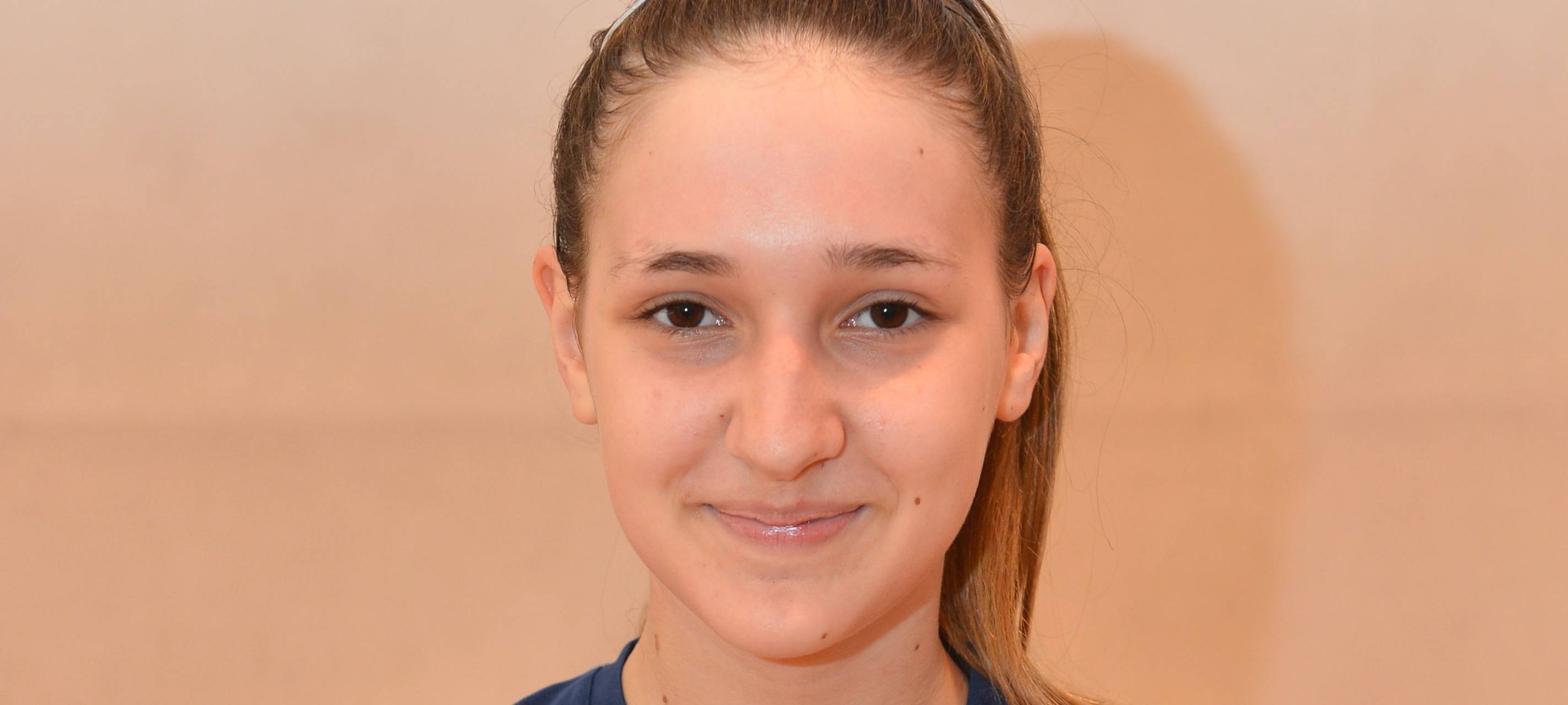 Neue Lady in Black: Polina Malik (20)