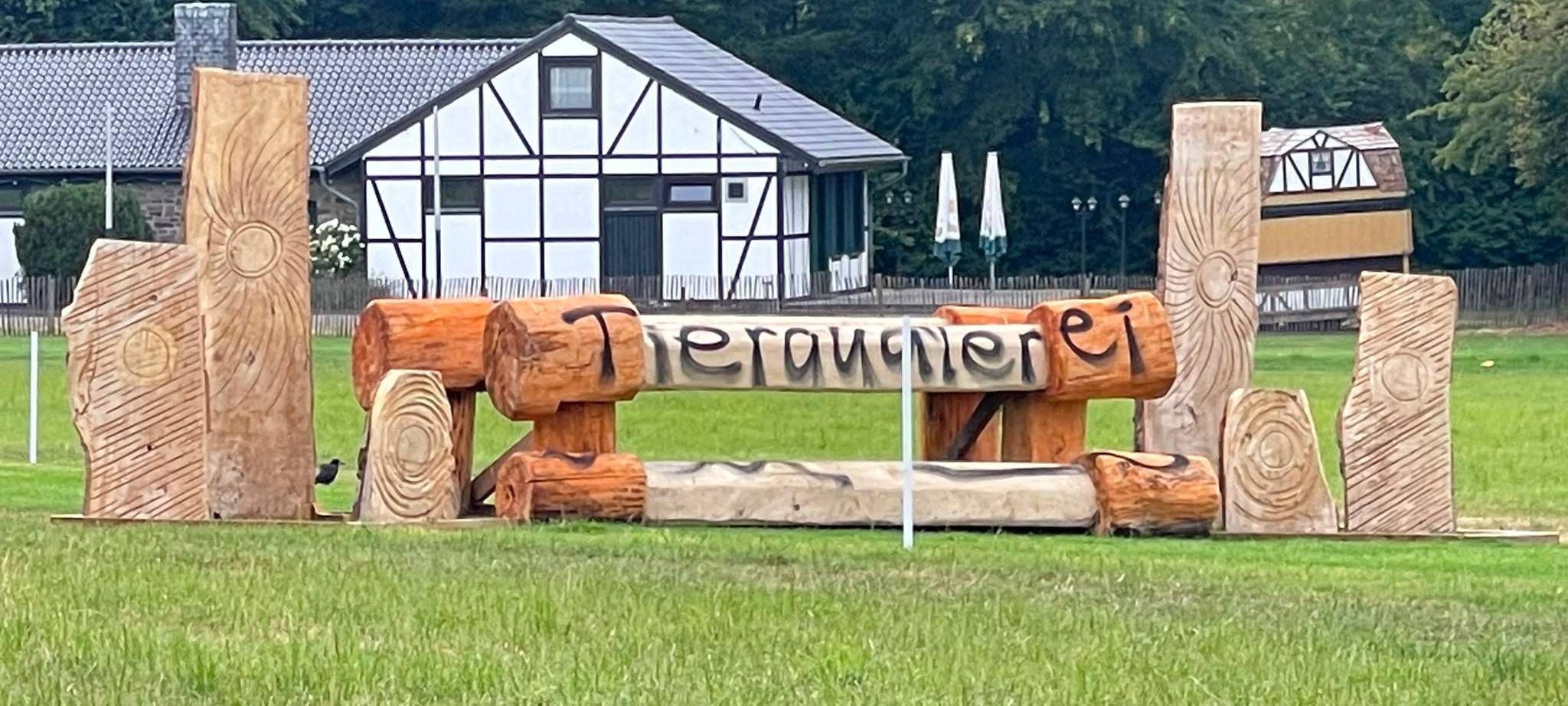 Tierschutz-Graffitis im Sportpark Soers