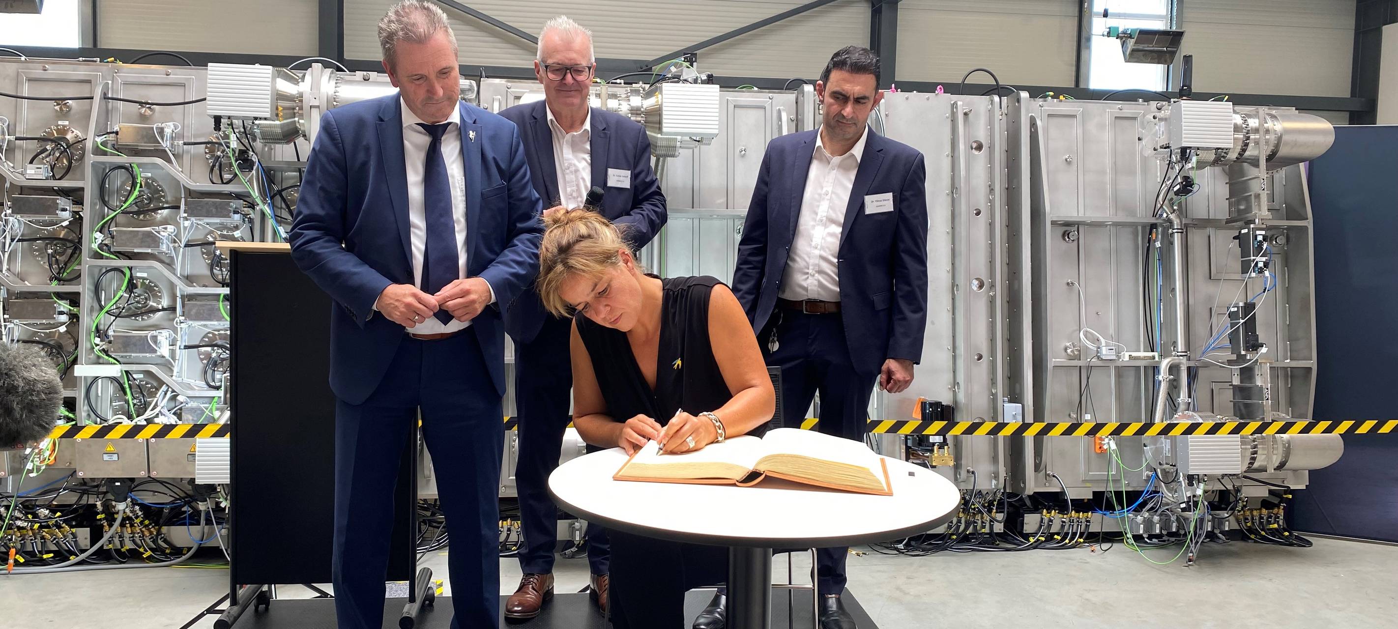 Neubaur besucht Baesweiler Unternehmen
