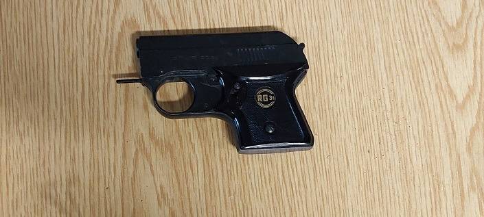 Schusswaffe in Koffer entdeckt: Gekauft in Aachen?
