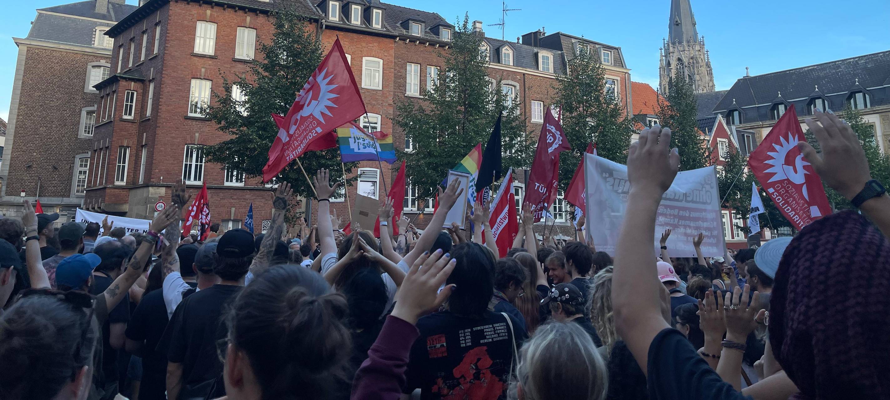 Demo gegen Rechts: Knapp 3.000 Menschen protestieren in Aachen