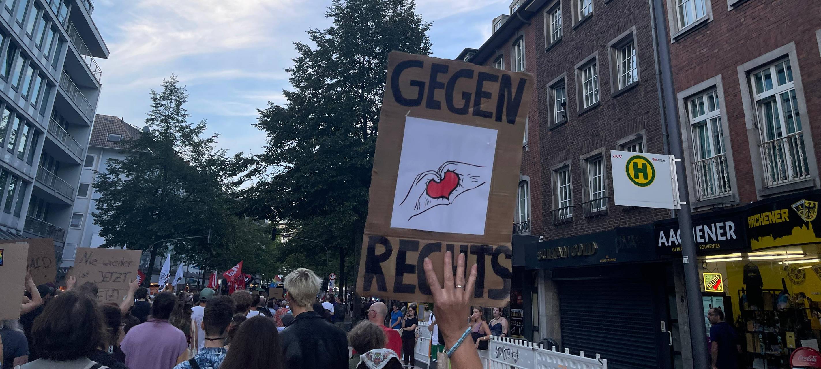 Demo gegen Rechts: Knapp 3.000 Menschen protestieren in Aachen