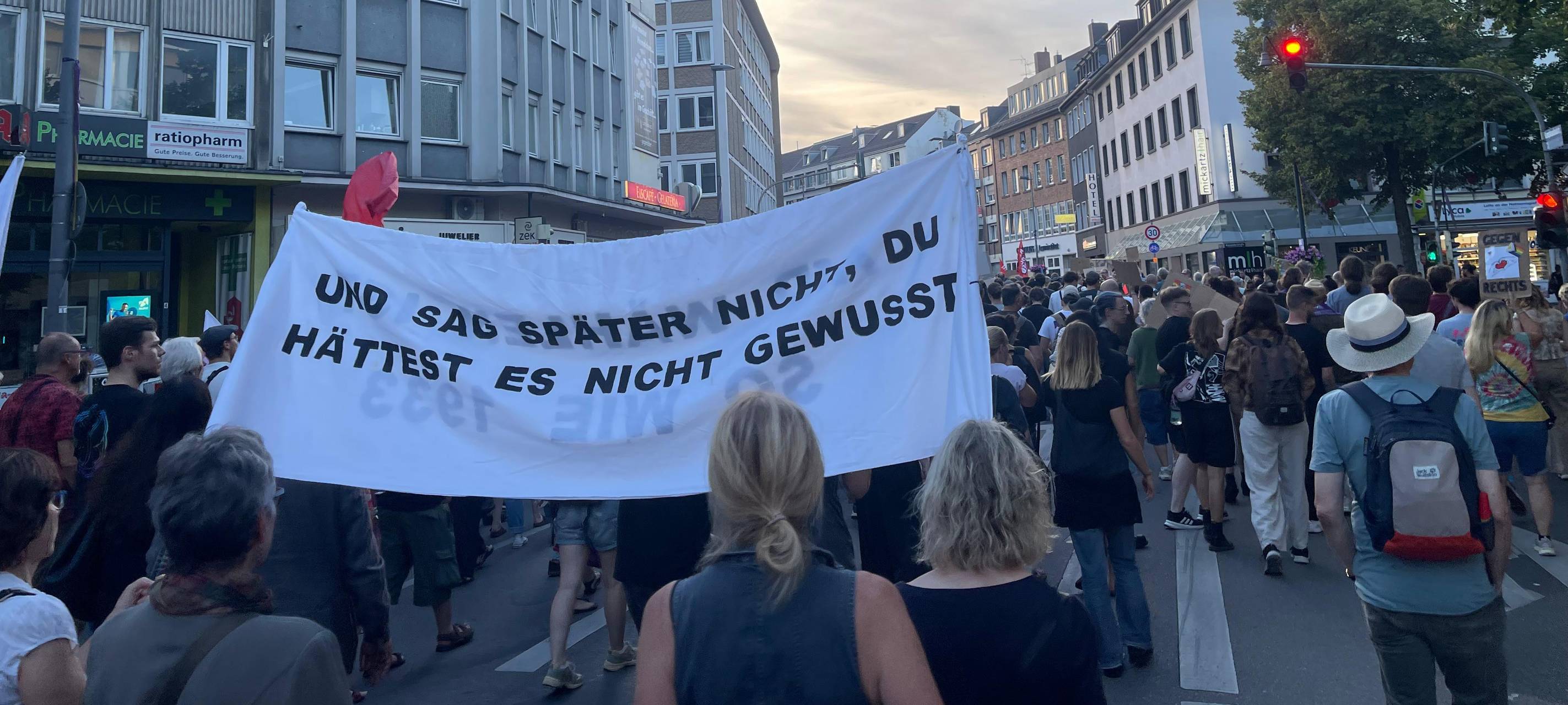 Demo gegen Rechts: Knapp 3.000 Menschen protestieren in Aachen