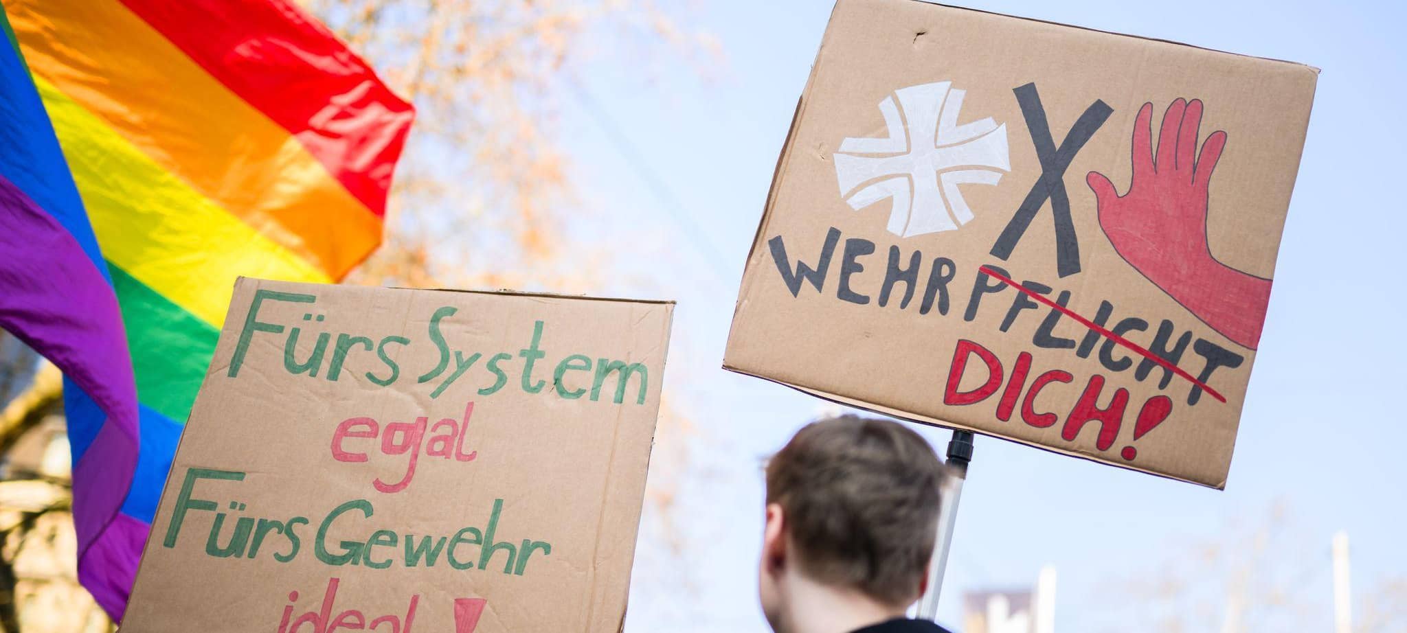 Teilnehmer beim bundesweiten Schulstreik gegen Wehrpflicht