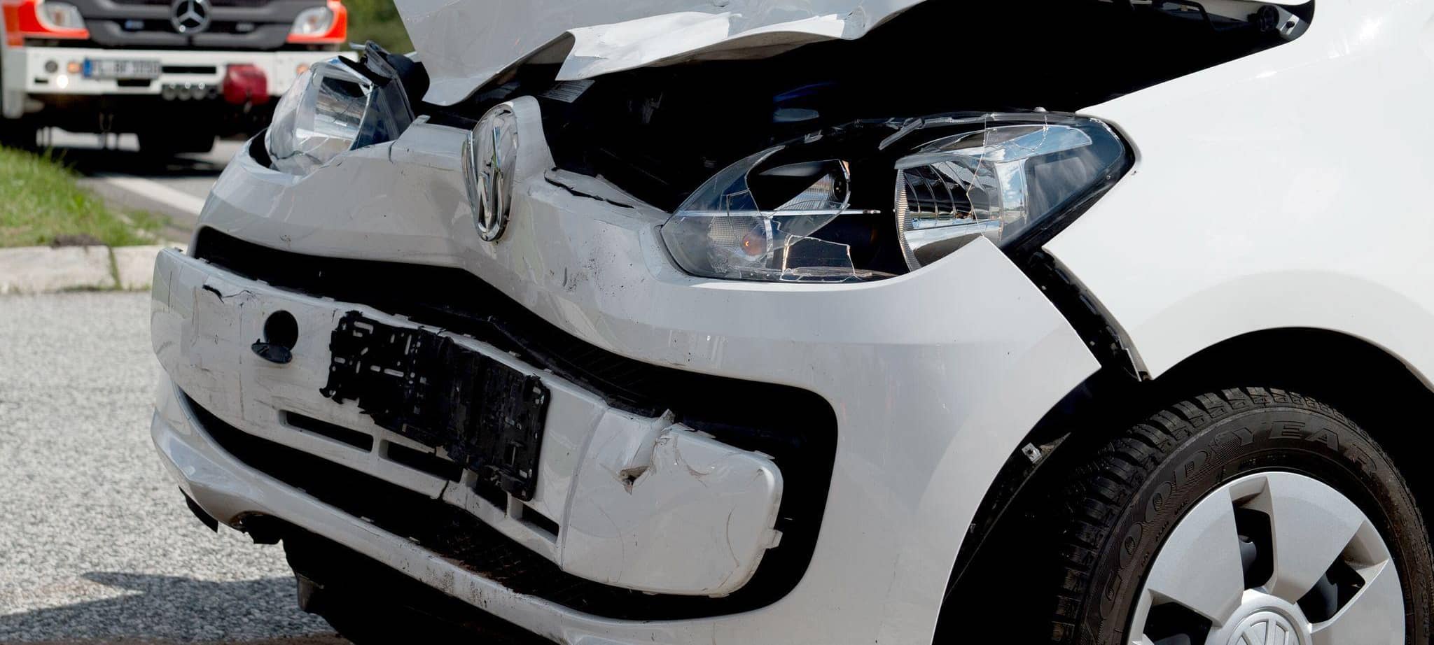 Beschädigtes Auto nach einem Unfall