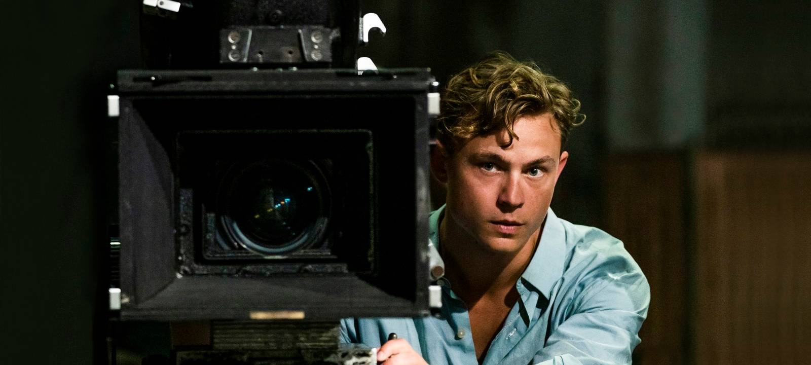 Emil steht hinter der Kamera