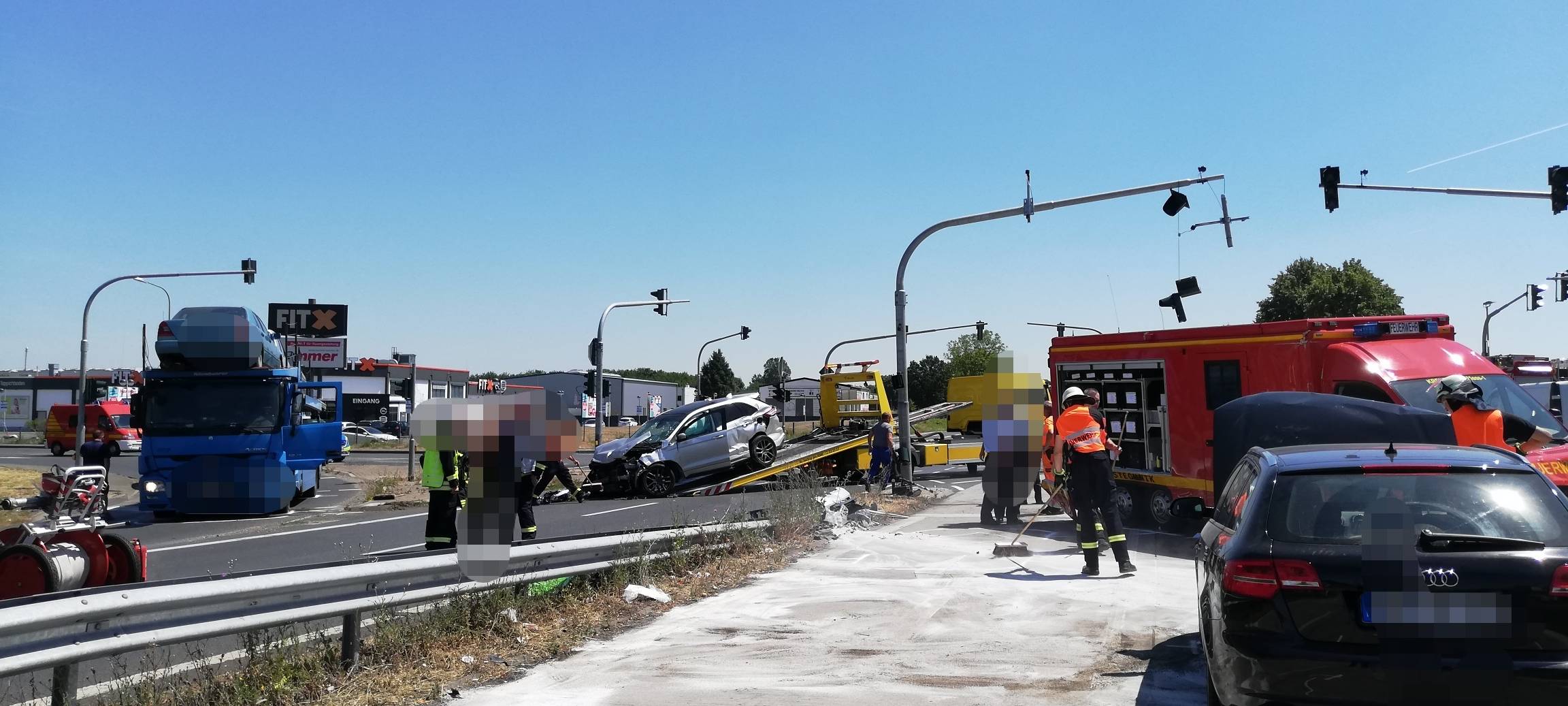 Düren: Schwerer Unfall auf B56