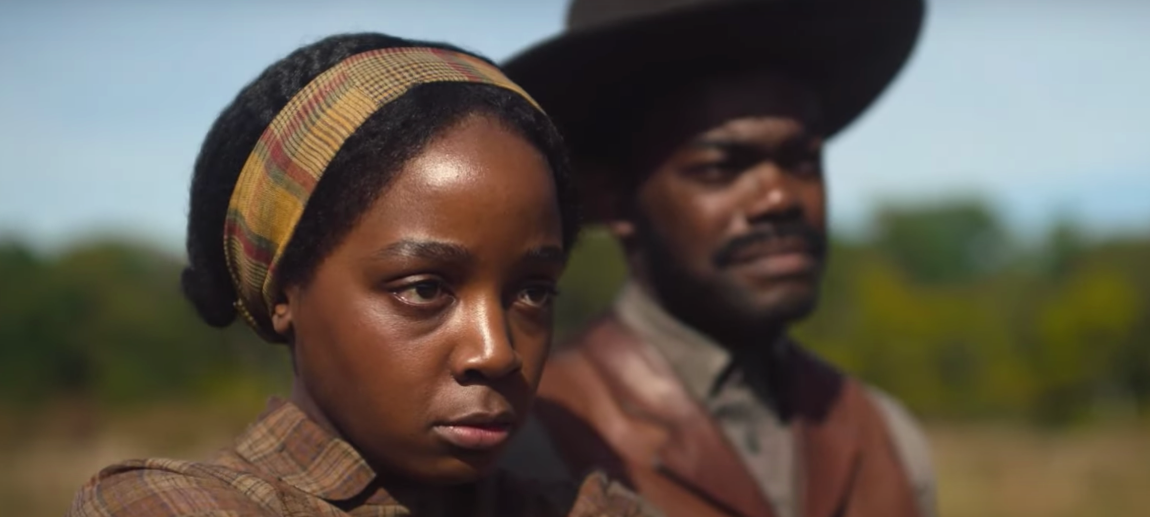 Cora lernt schießen.