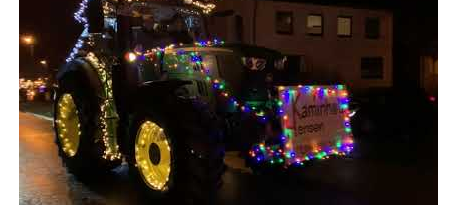 Weihnachtliche Traktoren rollen durch Eschweiler Stadtgebiet