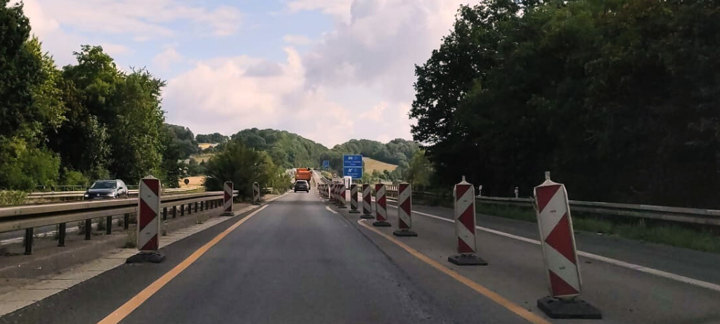 A544-Teilsperrung: Lkw sind das Problem