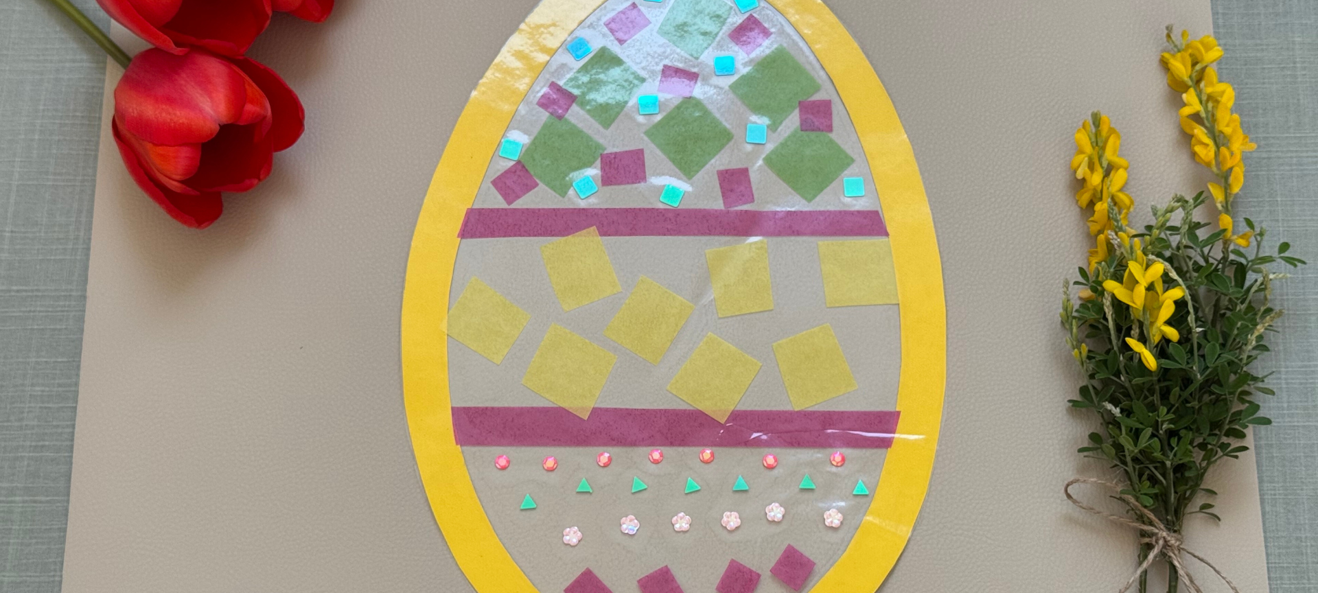 ... ihr wiederholt Schritt 3 u. 4, um eine 2. Lage Folie anzubringen. Anschließend kann das Bild auch mit einem Faden aufgehangen werden.